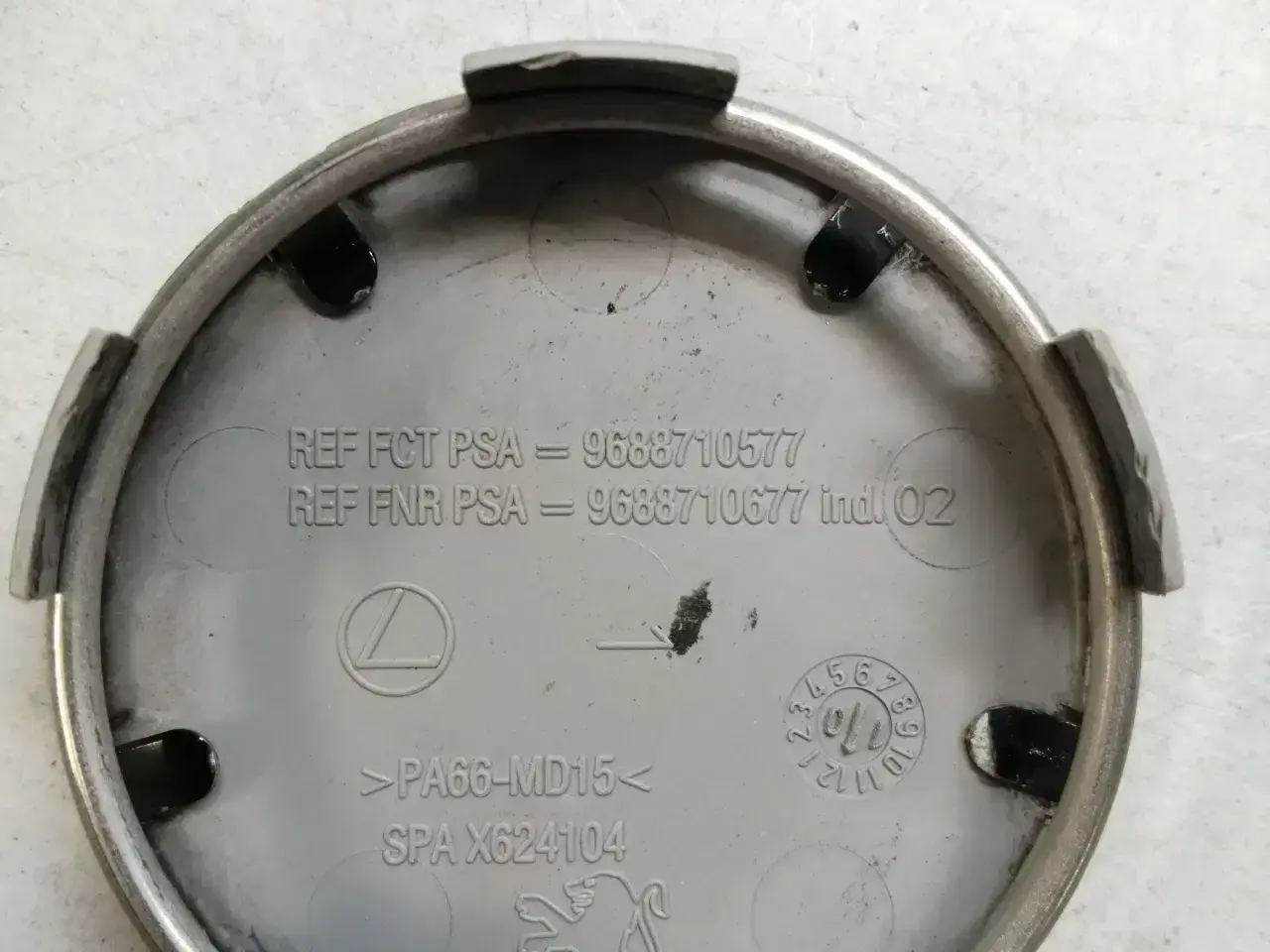 Billede 8 - Suzuki, Peugeot, Nissan, BMW emblem, låsebolte,