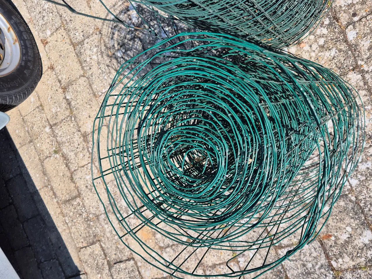 Billede 3 - Grønt trådhegn på rulle, 2 ruller.