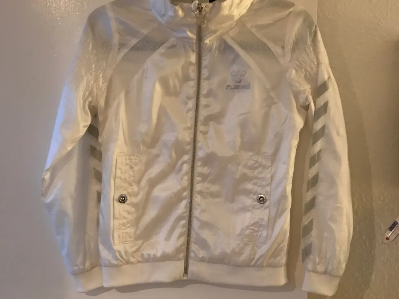 Billede 1 - Som ny: Hummel jakke str 10år