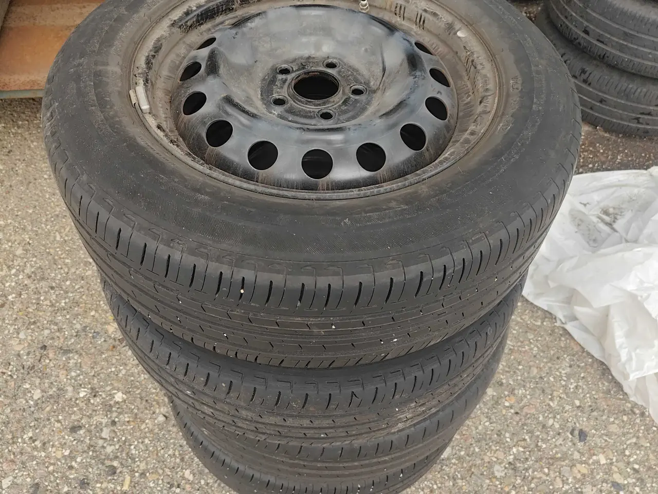 Billede 3 - 185/65R15 sommerdæk 5x100
