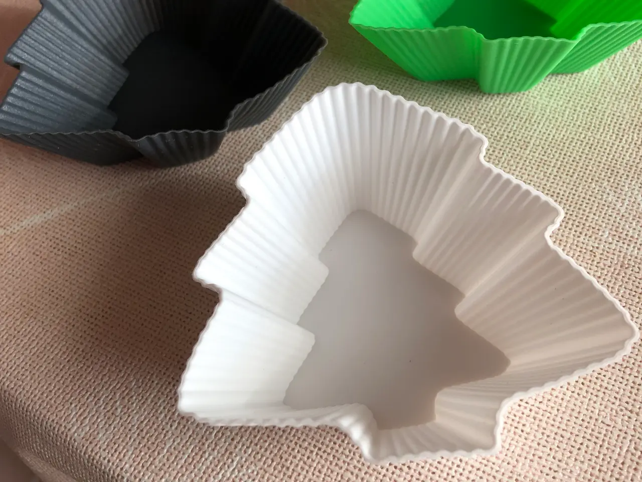 Billede 1 - 3 siliconeforme som juletræ