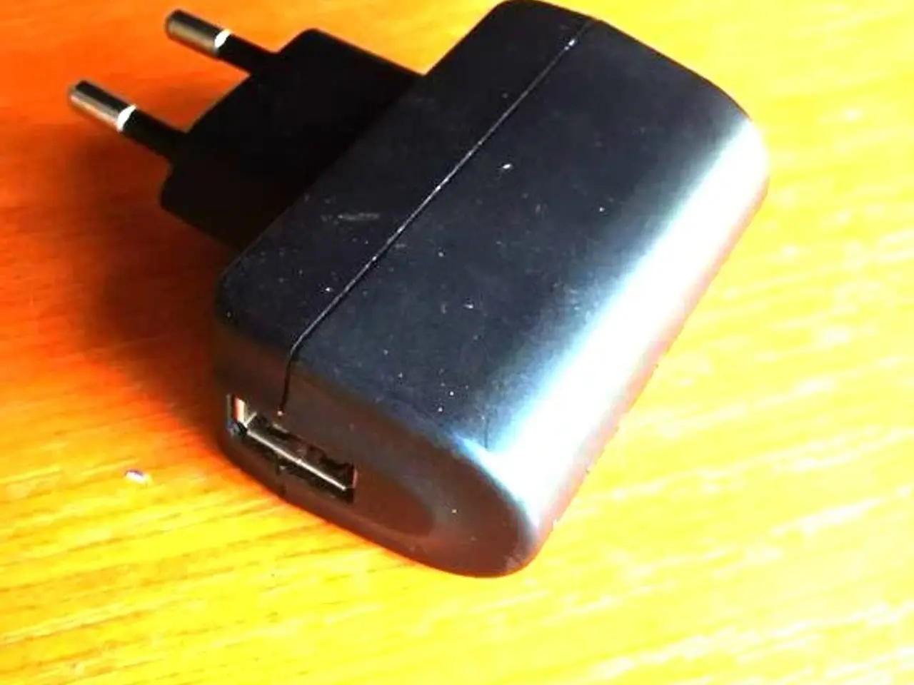 Billede 2 - SONY ERICSSON CST-80 rejselader med USB stik