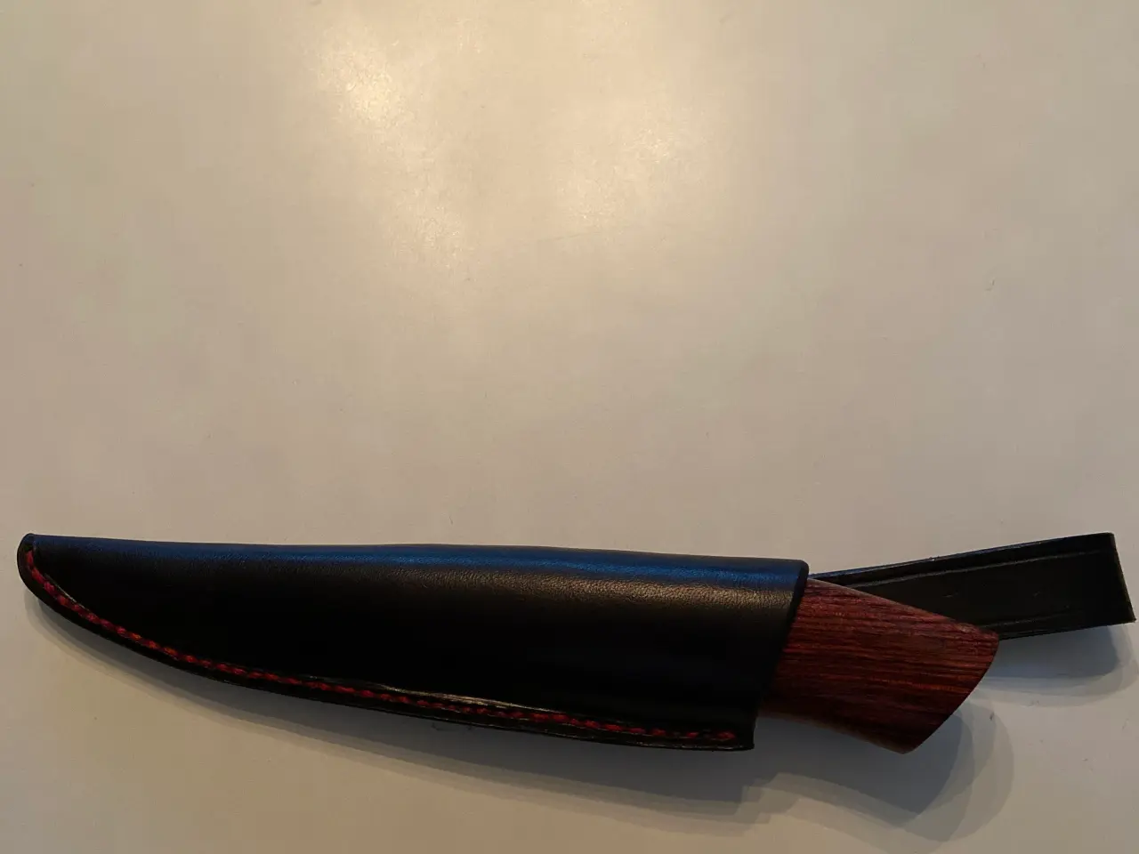 Billede 1 - Kniv med skede handlavet af fineste materiale 