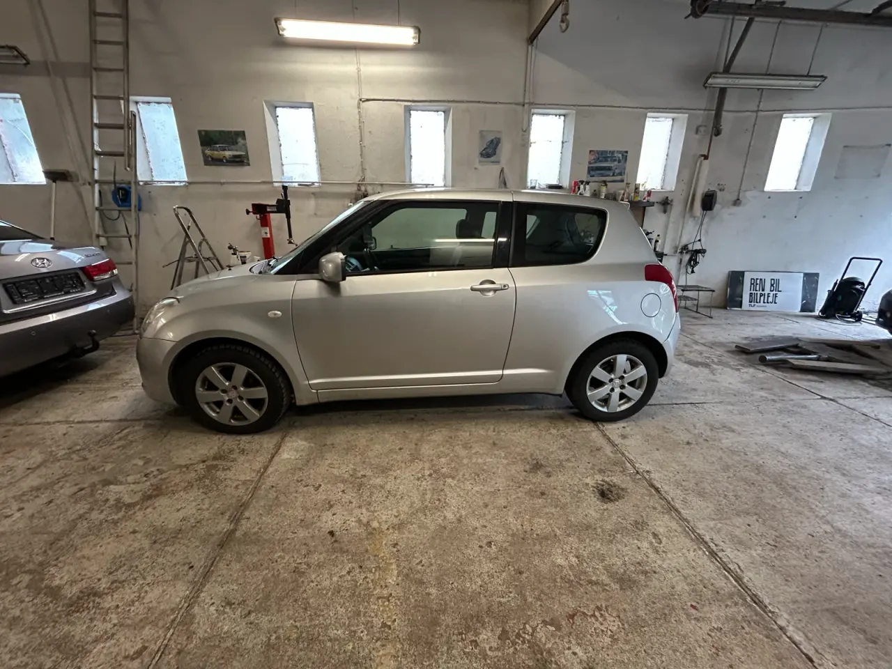 Billede 2 - Suzuki Swift 1.3 fra 05 Manuel holder syn til apri