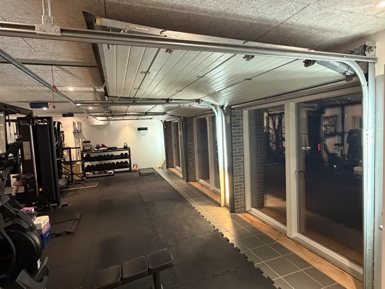 Billede 2 - 2 stk fine brugte garageporte