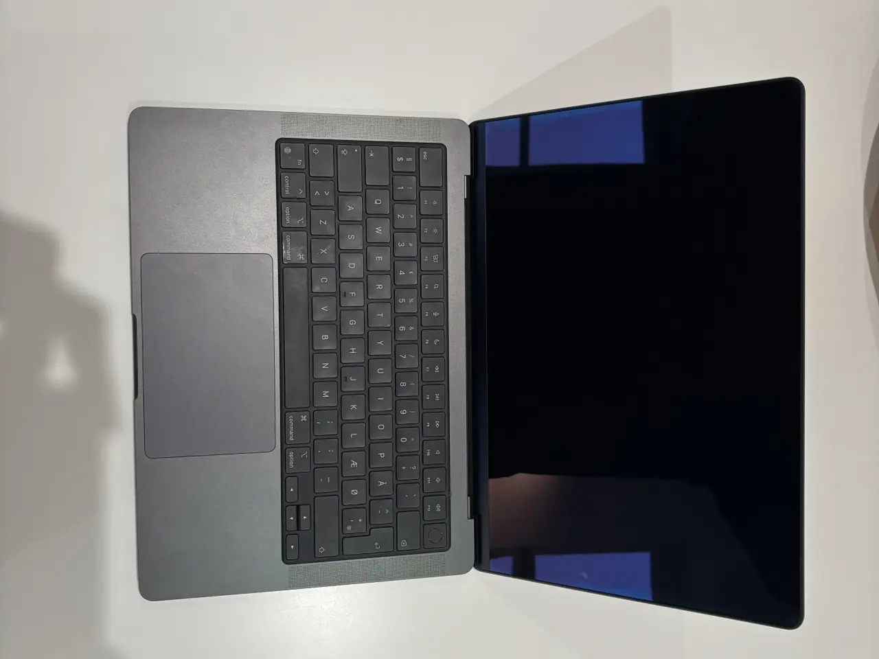 Billede 2 - MacBook Pro m4 14 tommer spaceblack