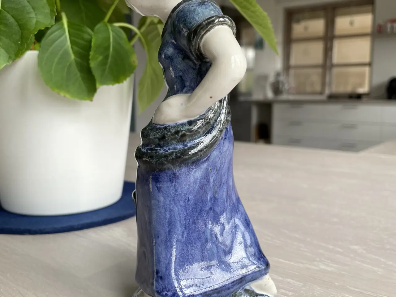 Billede 2 - L. Hjorth keramik figur