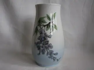 Vase med blåregn fra Bing og Grøndahl