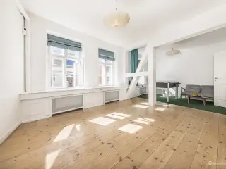 Lyst kontor med god rumfordeling i Vestergade