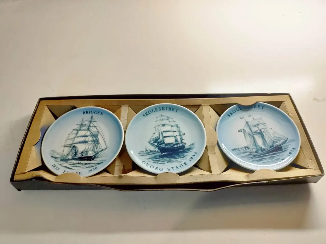 Billede 1 - 3 fine små maritime platter 