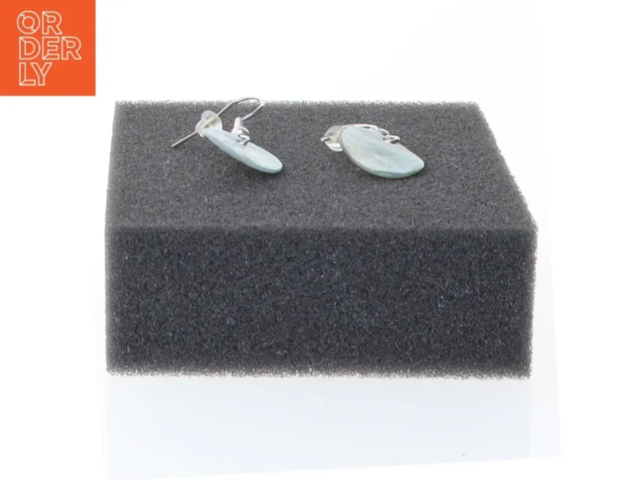 Billede 2 - Øreringe med perlemors vedhæng (str. 1,5 cm)