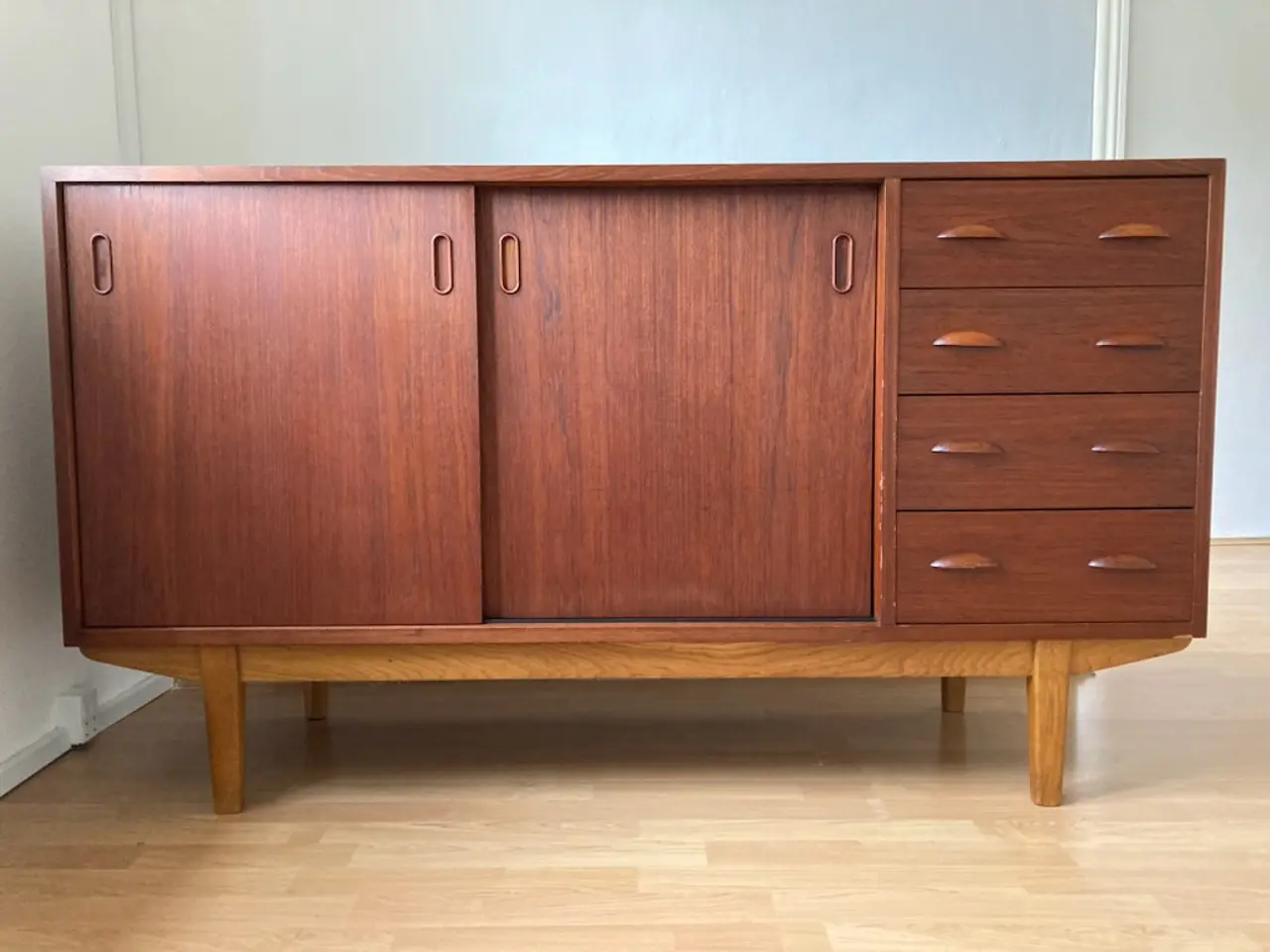 Billede 2 - Dækketøjsskab/highboard/skænk i teak.