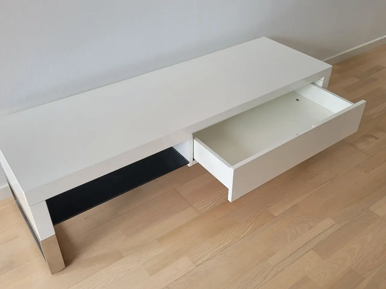 Billede 2 - TV-bord i hvid højglans