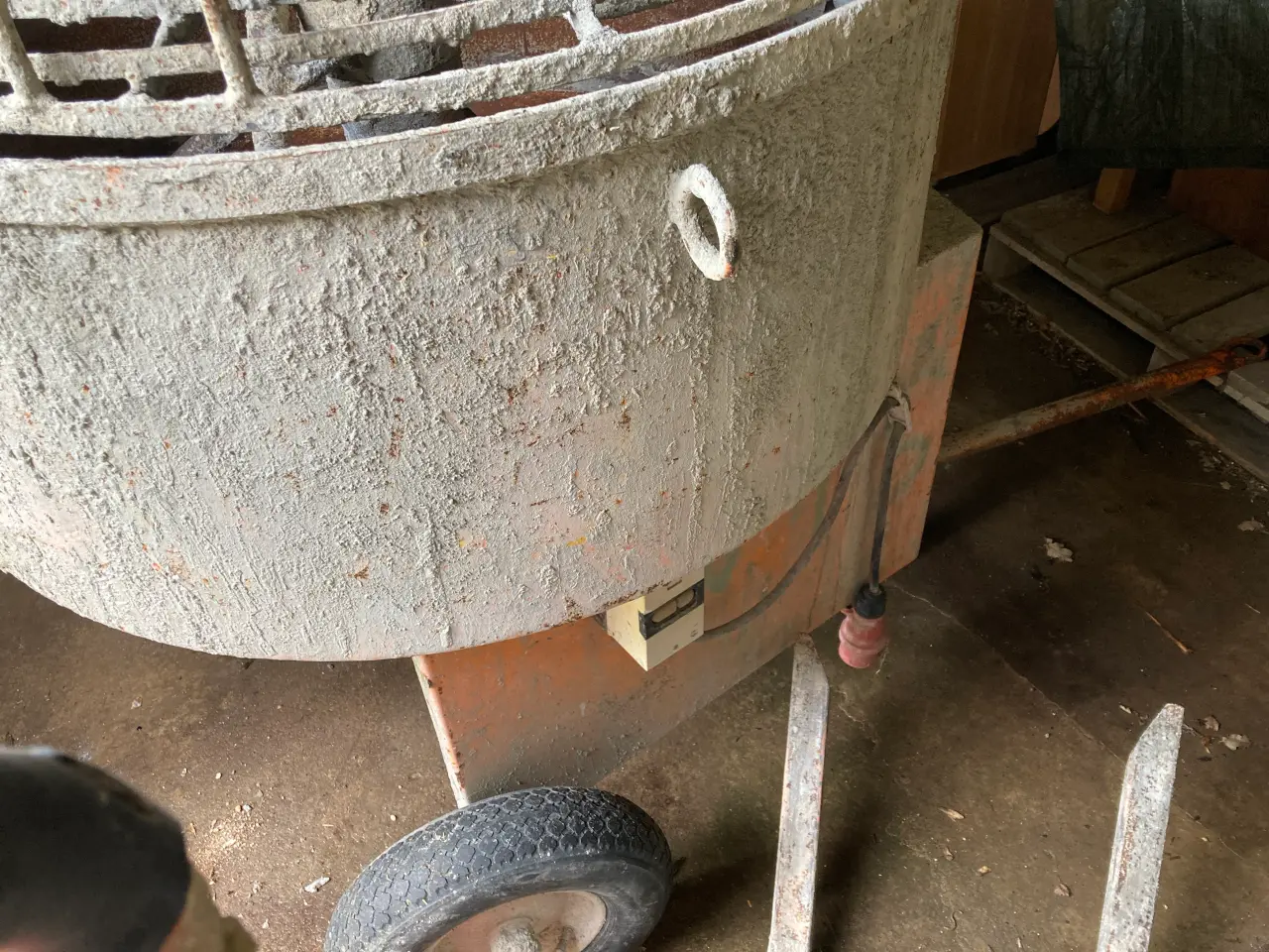 Billede 1 - Tvangsblander 300 ltr udlejes