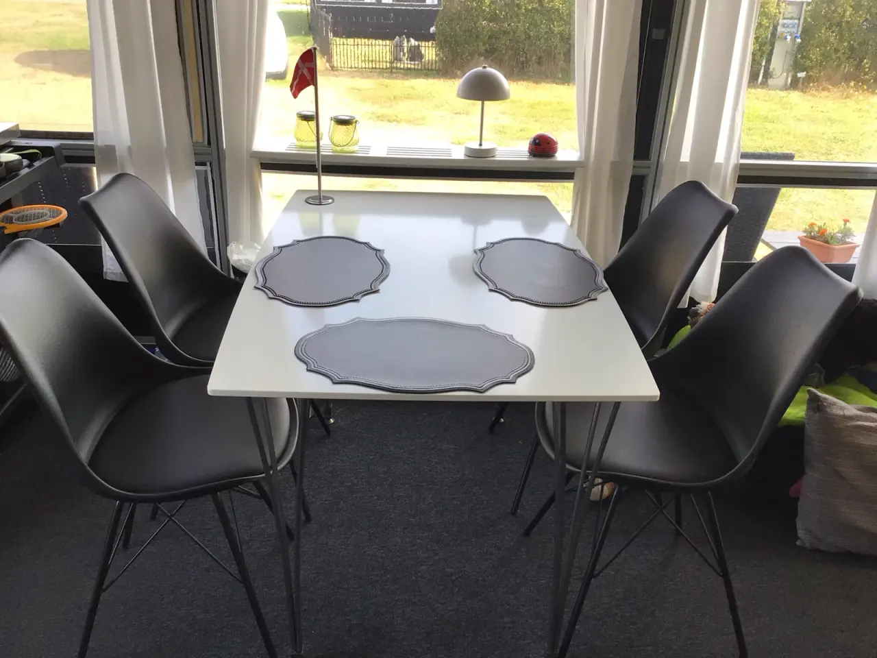 Billede 2 - Spisebord og stole