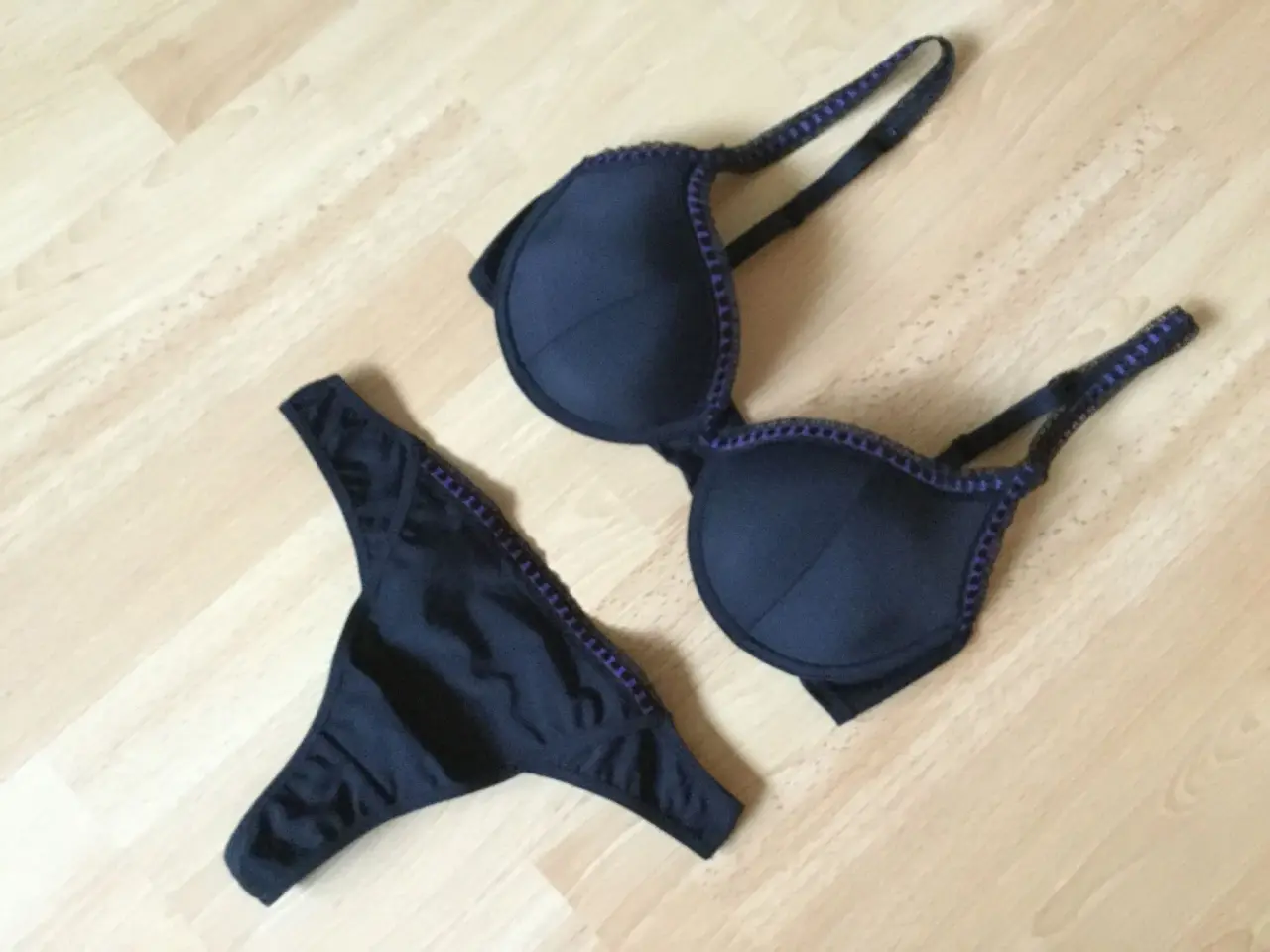 Billede 1 - Ny sæt - FLEUR BH 70 C + G trusse 36/38