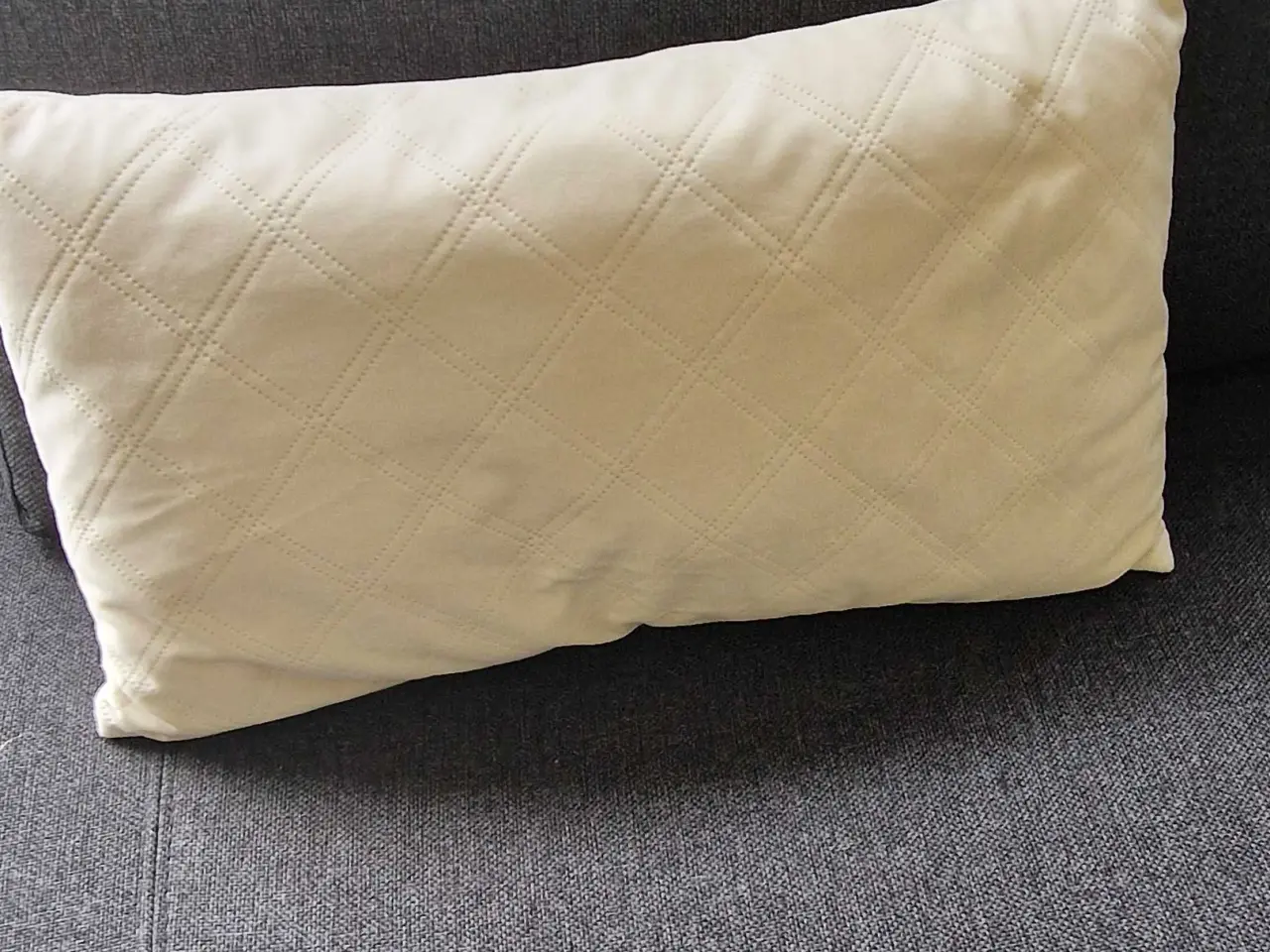 Billede 2 - Pyntepuder 2 stk, 25 x 45 cm