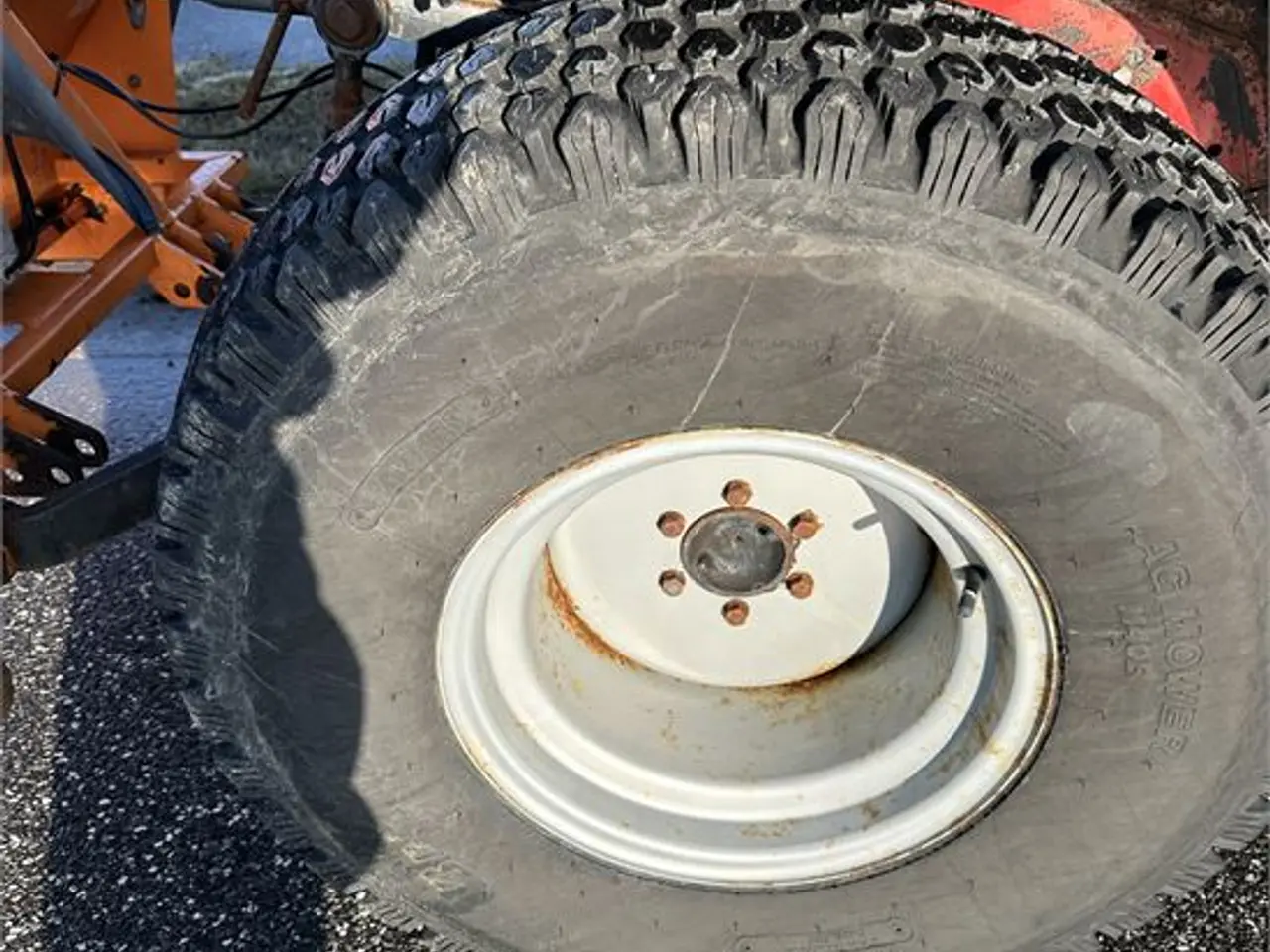 Billede 50 - Massey Ferguson 1523 -Only 375 hours With broom and salt spreder