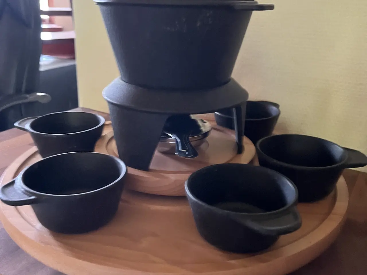 Billede 2 - Fonduesæt i støbejern på drejesokkel