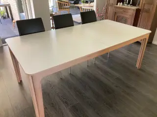 Skovby spisebord