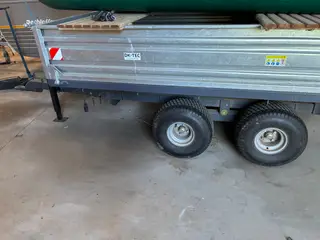 Trailer/tipvogn, 2 ton - til mindre traktor
