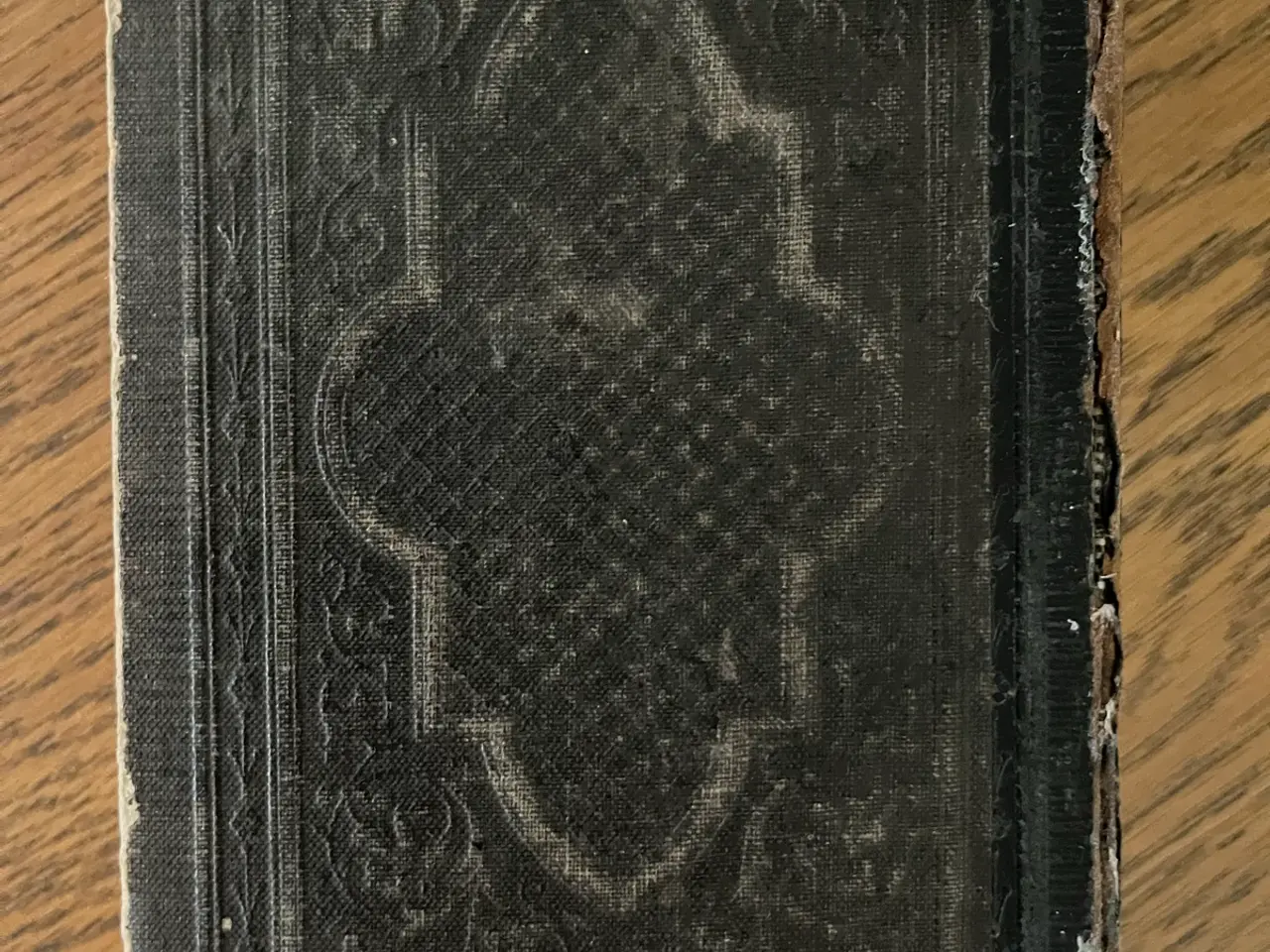 Billede 3 - Antik Bibel med flot præget ryg (gotisk skrift, ca