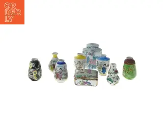 Små dekorative porcelænsvaser (str. 6,5 cm)
