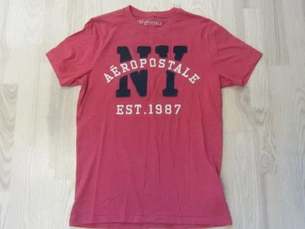 Billede 1 - Str. S, flot t-shirt