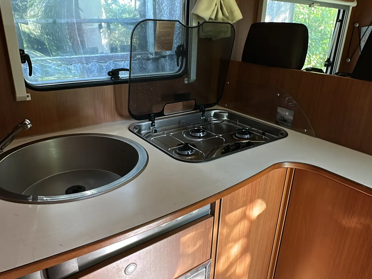 Billede 11 - Velholdt autocamper med 99.775 km, fransk seng, sæ
