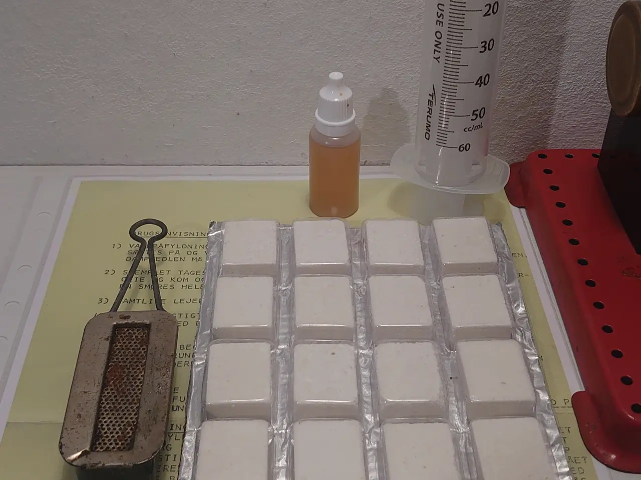 Billede 6 - Mamod SE2 dampmaskine med hammer og tilbehør.