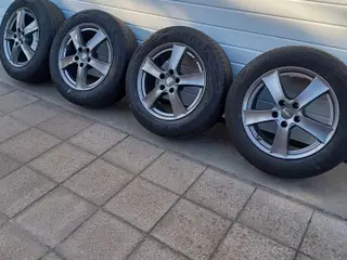 Renault alufælge med sommerdæk.