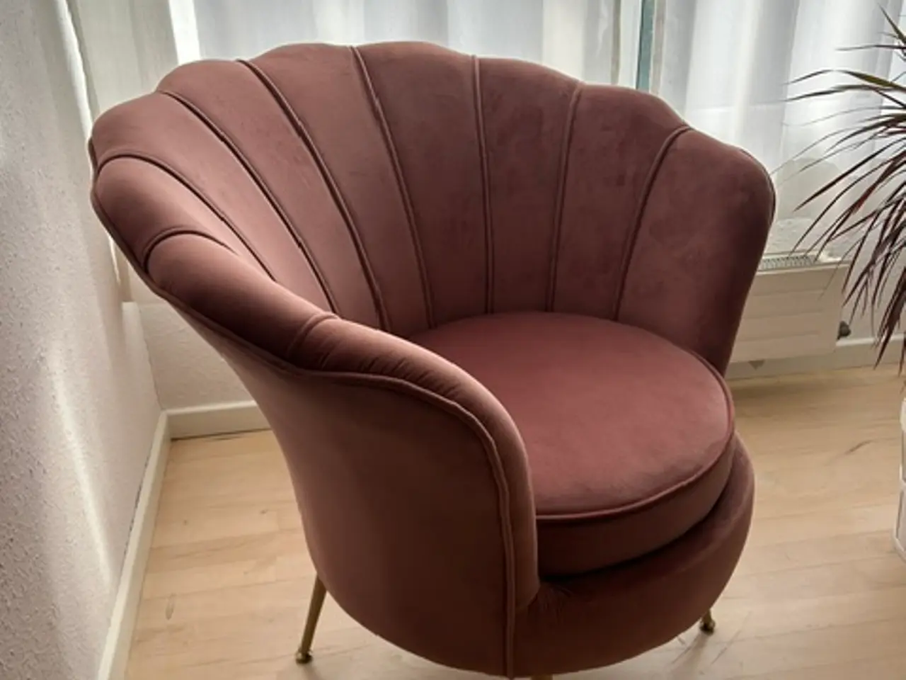 Billede 2 - Muslingestol i lyserød velour, under halv pris!