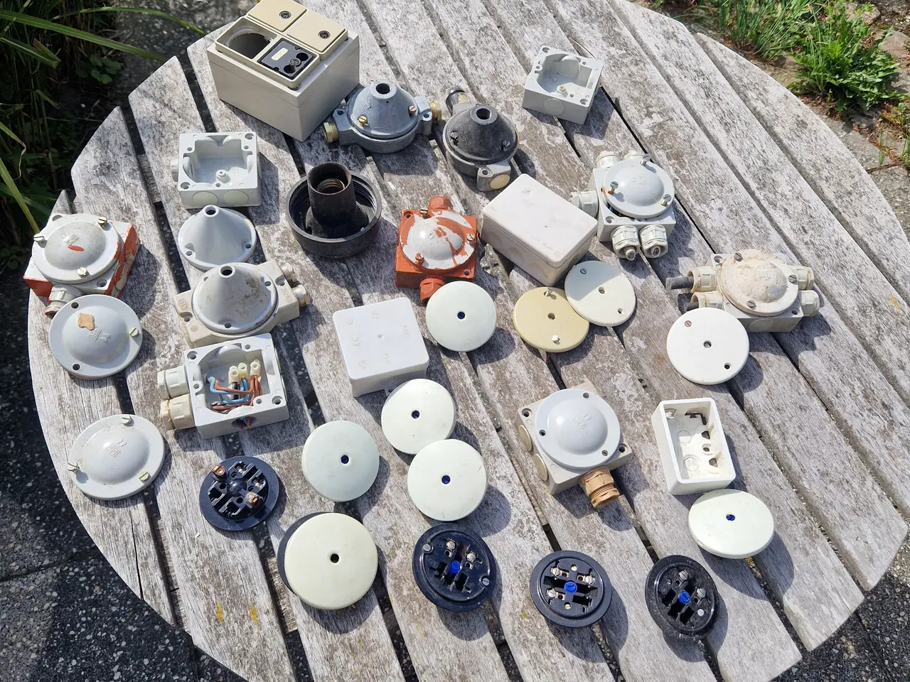 Billede 2 - Diverse kontakter og lampeudtag og dåser og underl