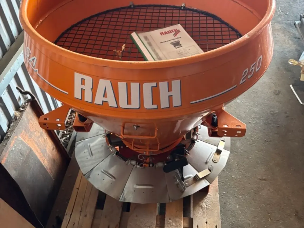 Billede 3 - Salt/-sand spredere Rauch SA250 som ny