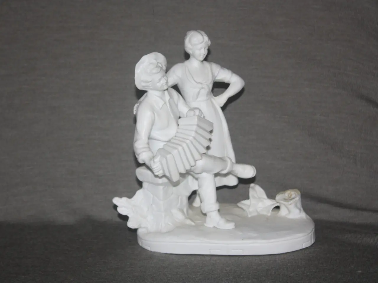 Billede 1 - Romantisk tysk bisquit figur med lille vase