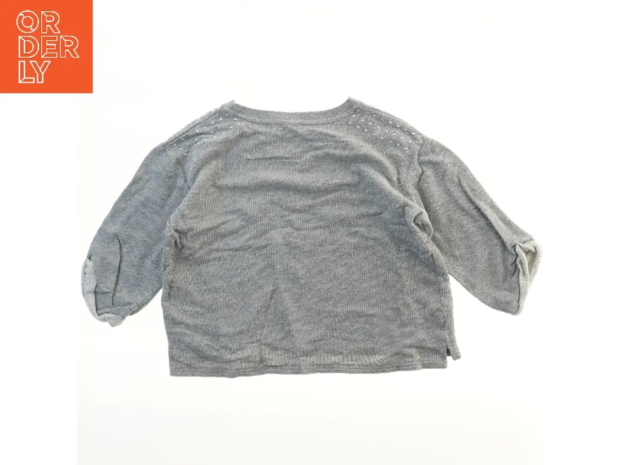 Billede 2 - Grå sweatshirt med pynt på skuldrene fra Milk Copenhagen (str. 152)