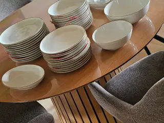 Spisestel med guldkant 