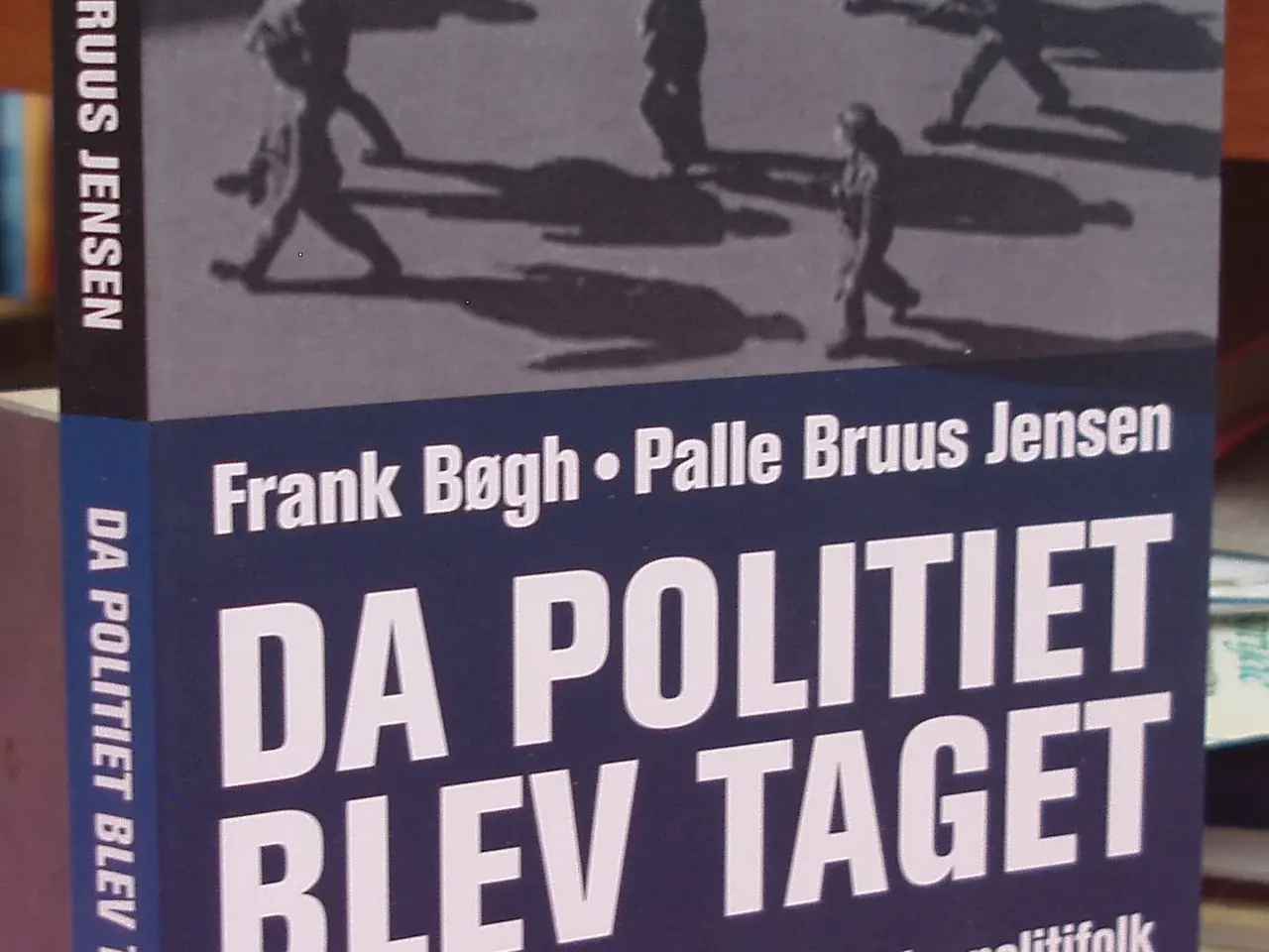 Billede 1 - Krig; Da Politiet blev taget