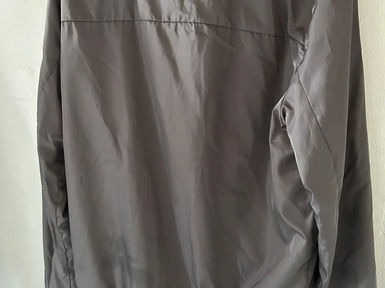 Billede 2 - Jakke str M Jack&Jones. Brugt af teenager få gange