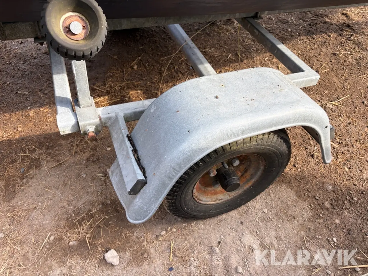 Billede 4 - Glasfiberjolle med Brenderup 402G bådtrailer