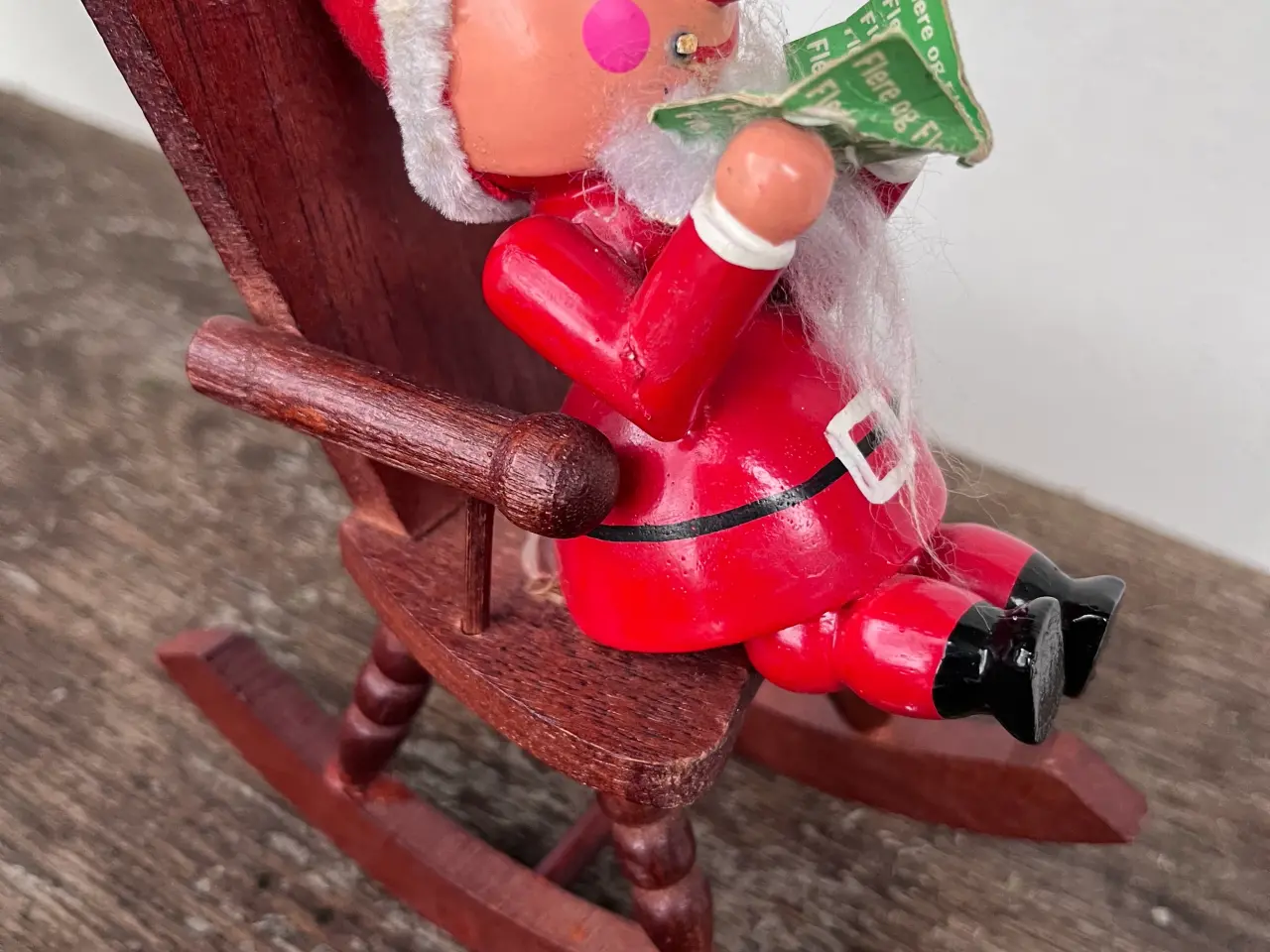 Billede 4 - Daells varehus nisse i gyngestol. 