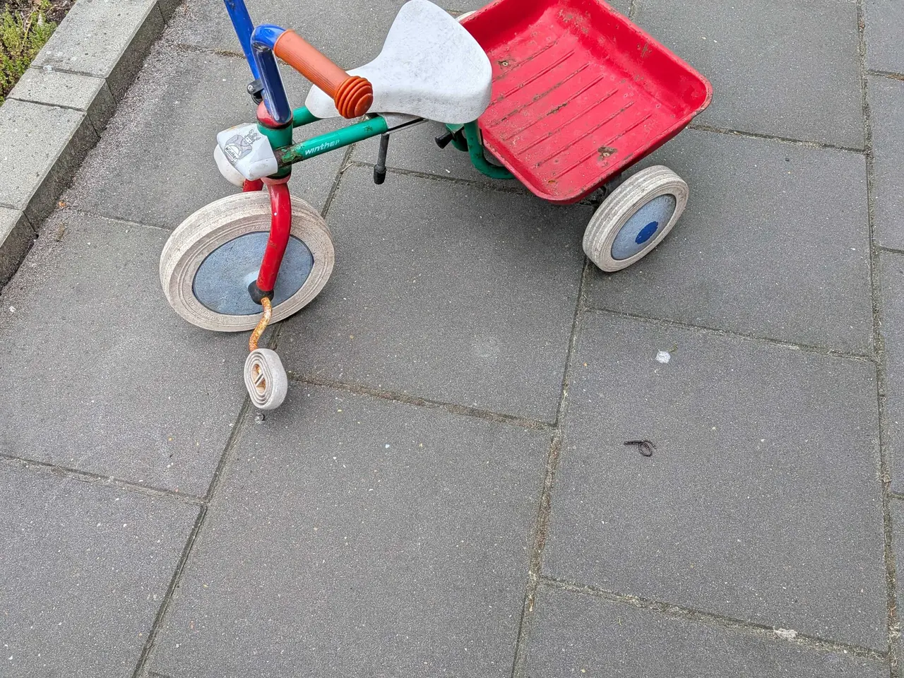 Billede 1 - Trehjulet cykel med pedaler.