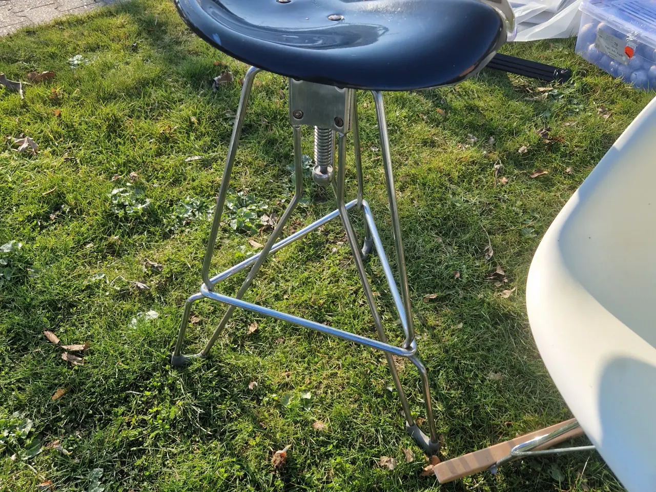 Billede 2 - Stol/skammel af stål 