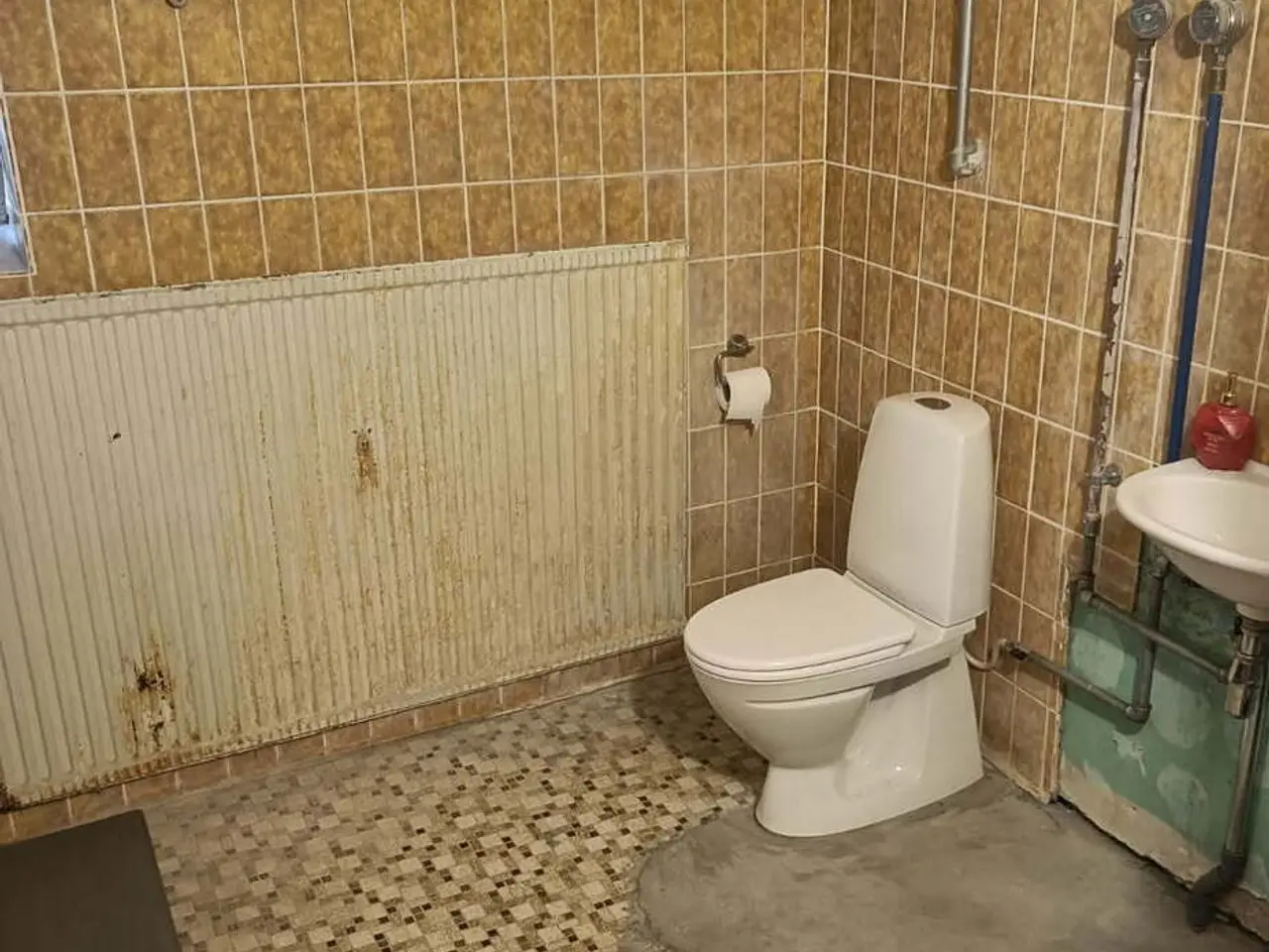 Billede 2 - Lager med vand og toilet