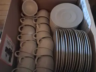 Hvide kopper og Tallerkner