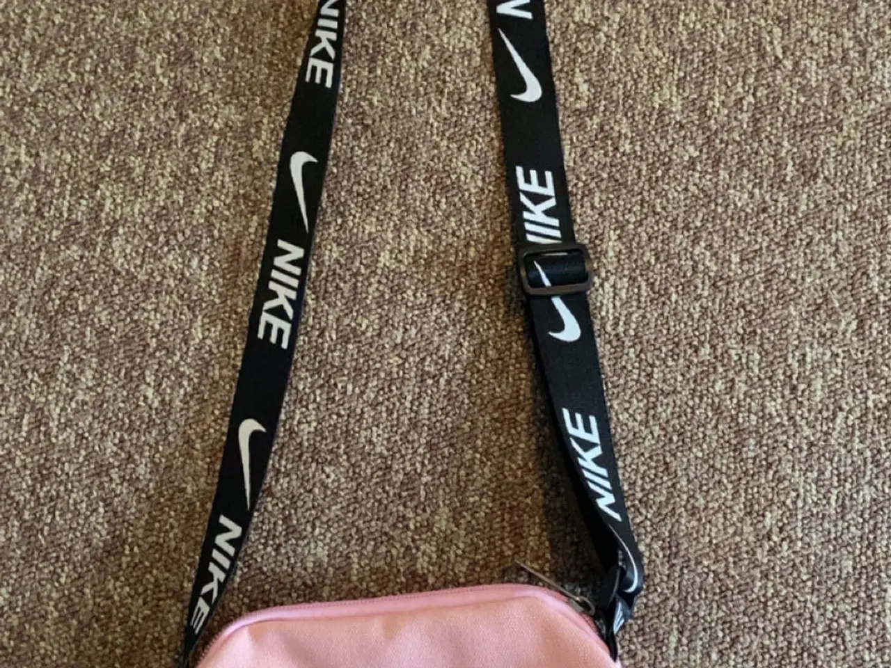 Billede 2 - Lyserød Nike skuldertaske / crossbody taske