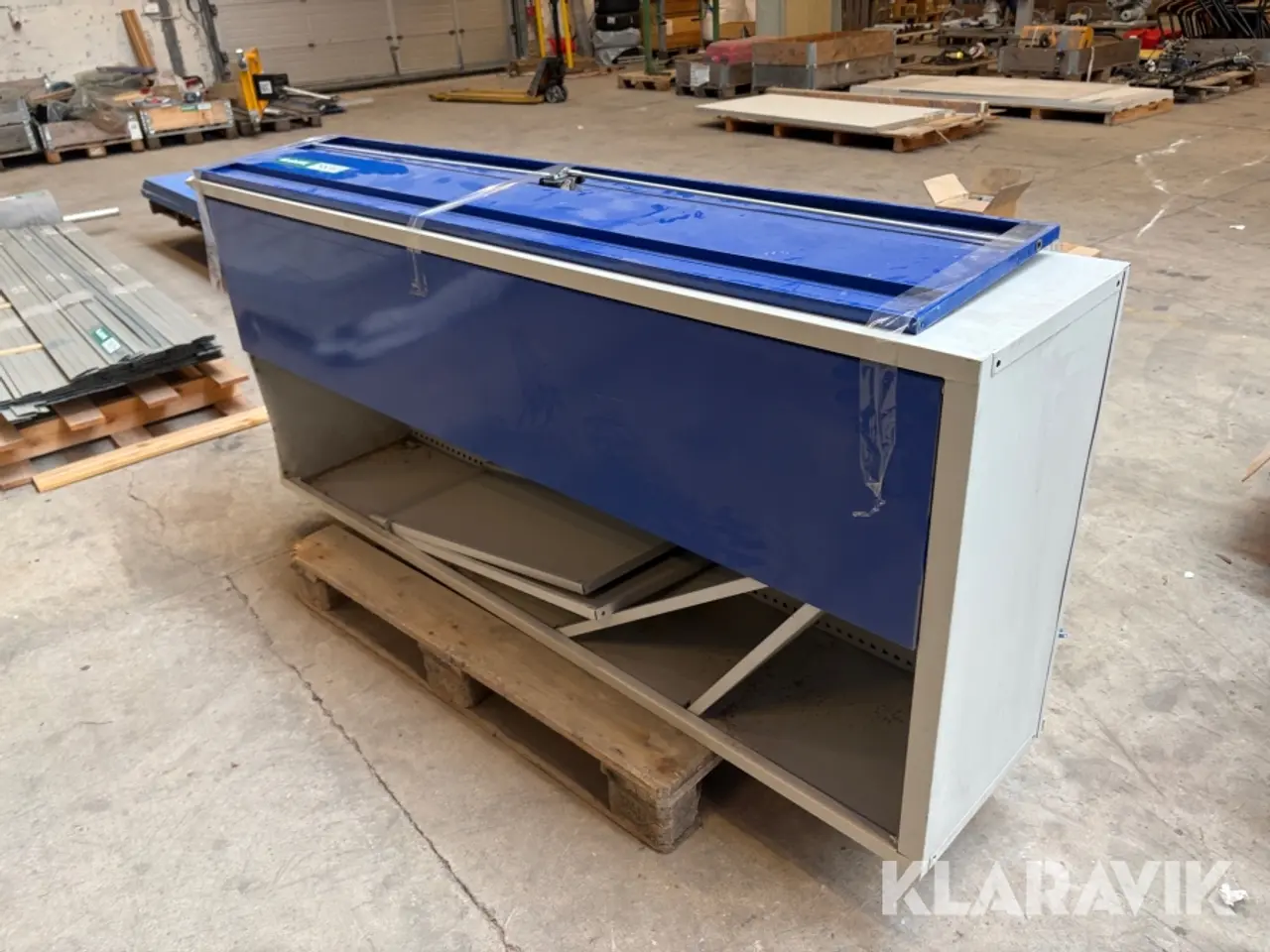 Billede 2 - Metalskab inkl 5 hylder