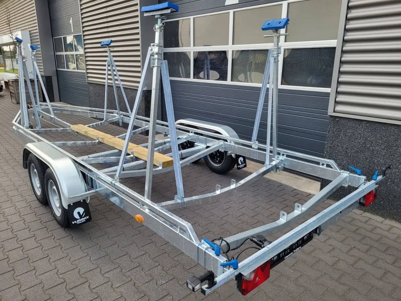 Billede 2 - Vlemmix Kølbådtrailer 840x250 3000