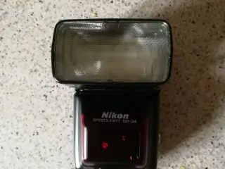 Analog blitz NIKON Speedlight SB-24