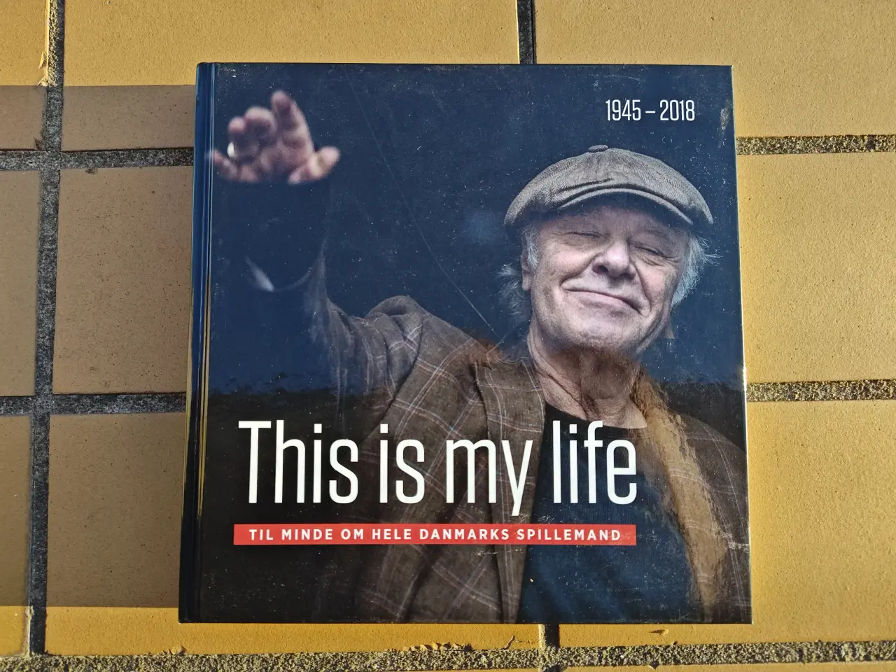 Billede 1 - This is my life Bog Kim Larsen